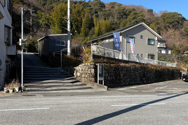 こちらの看板が目印です!